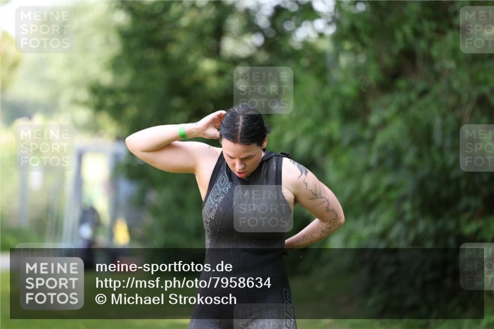 15.06.2025 - 7 Türme Triathlon Michael Strokosch http://msf.ph/oto/7958634 15.06.2025 12:40:35 Schwimmen 512, 549 meine-sportfotos.de