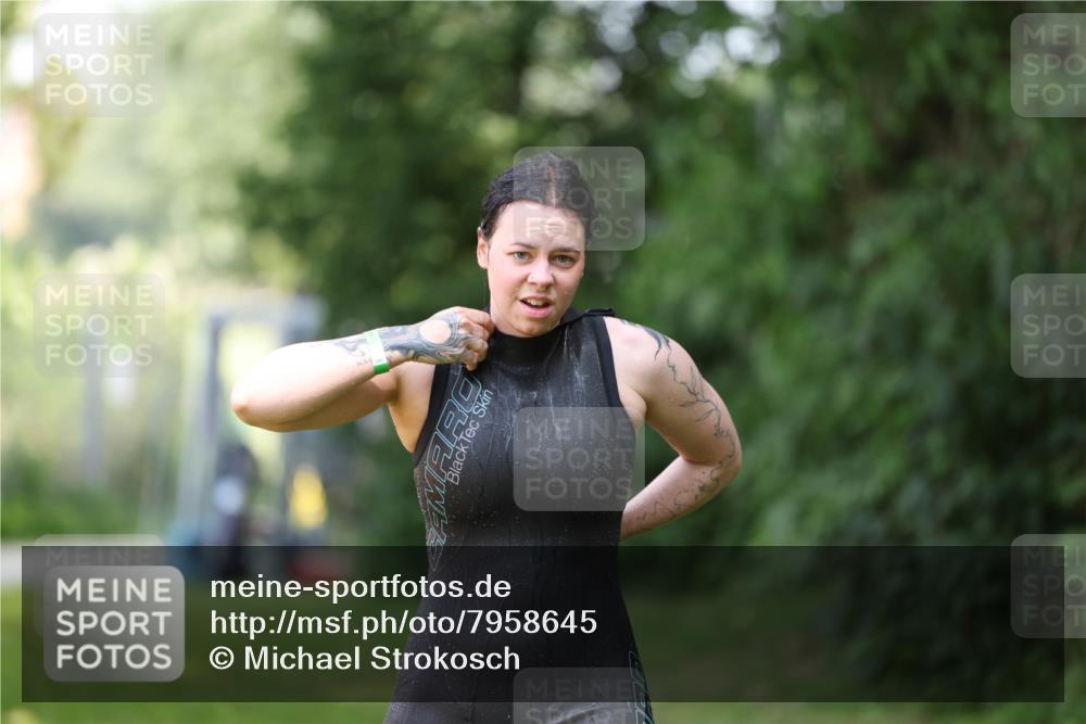 15.06.2025 - 7 Türme Triathlon Michael Strokosch http://msf.ph/oto/7958645 15.06.2025 12:40:36 Schwimmen 512, 549 meine-sportfotos.de