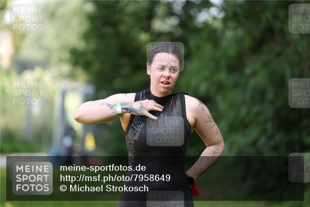 15.06.2025 - 7 Türme Triathlon Michael Strokosch http://msf.ph/oto/7958649 15.06.2025 12:40:36 Schwimmen 512, 549 meine-sportfotos.de