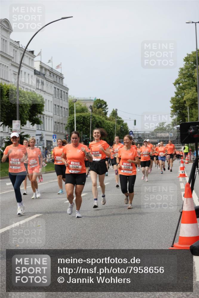 15.06.2025 - REWE Women's Run Jannik Wohlers http://msf.ph/oto/7958656 15.06.2025 09:44:29 Laufen 5071, 5428, 5294, 5334, 5534, 5335 meine-sportfotos.de