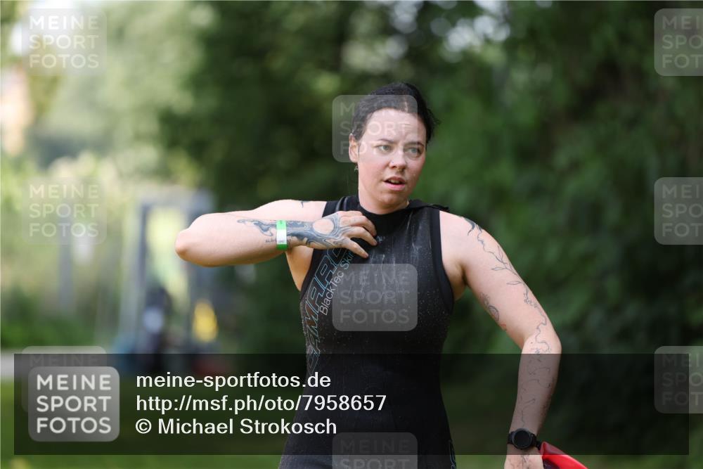 15.06.2025 - 7 Türme Triathlon Michael Strokosch http://msf.ph/oto/7958657 15.06.2025 12:40:36 Schwimmen 512, 549 meine-sportfotos.de