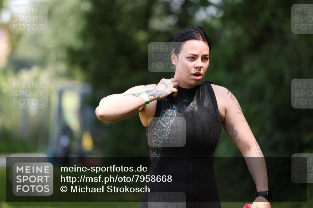 15.06.2025 - 7 Türme Triathlon Michael Strokosch http://msf.ph/oto/7958668 15.06.2025 12:40:37 Schwimmen 512, 549 meine-sportfotos.de
