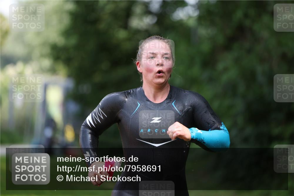 15.06.2025 - 7 Türme Triathlon Michael Strokosch http://msf.ph/oto/7958691 15.06.2025 12:41:02 Schwimmen 462, 487 meine-sportfotos.de