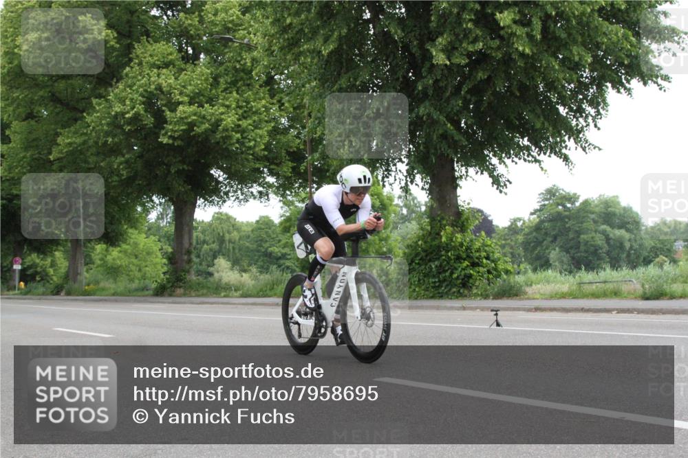 15.06.2025 - 7 Türme Triathlon Yannick Fuchs http://msf.ph/oto/7958695 15.06.2025 11:14:20 Radfahren  meine-sportfotos.de