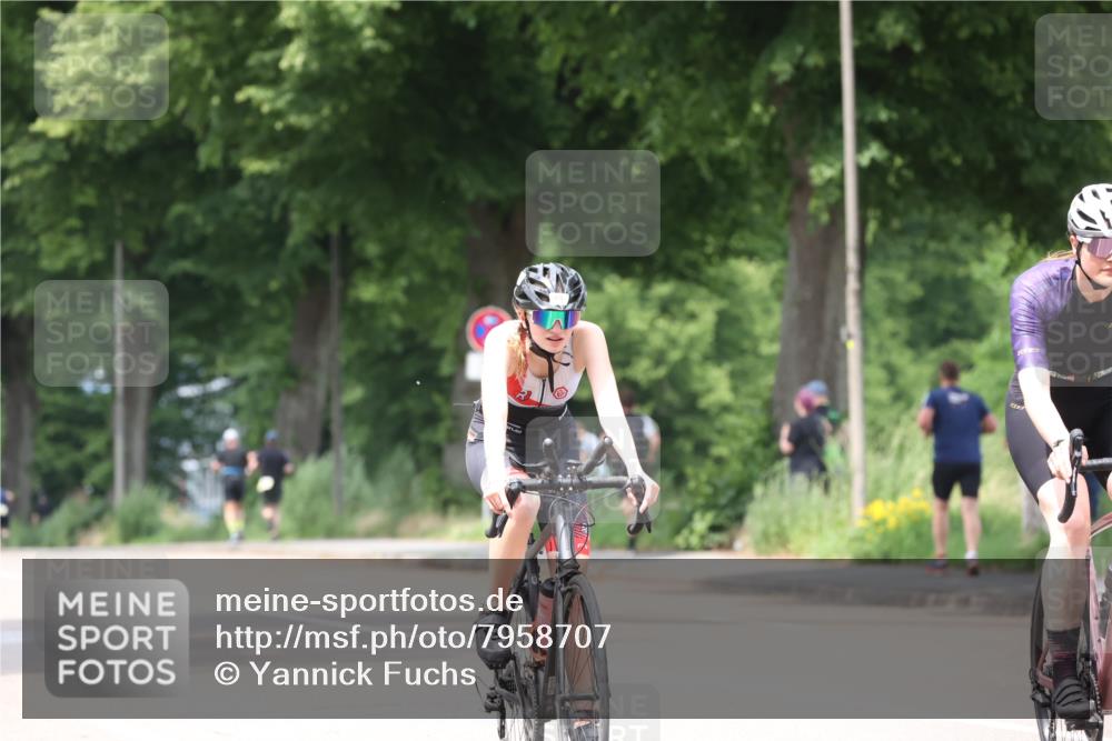 15.06.2025 - 7 Türme Triathlon Yannick Fuchs http://msf.ph/oto/7958707 15.06.2025 13:46:35 Radfahren 243, 381, 813 meine-sportfotos.de