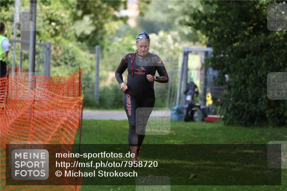 15.06.2025 - 7 Türme Triathlon Michael Strokosch http://msf.ph/oto/7958720 15.06.2025 12:41:07 Schwimmen 462, 487 meine-sportfotos.de