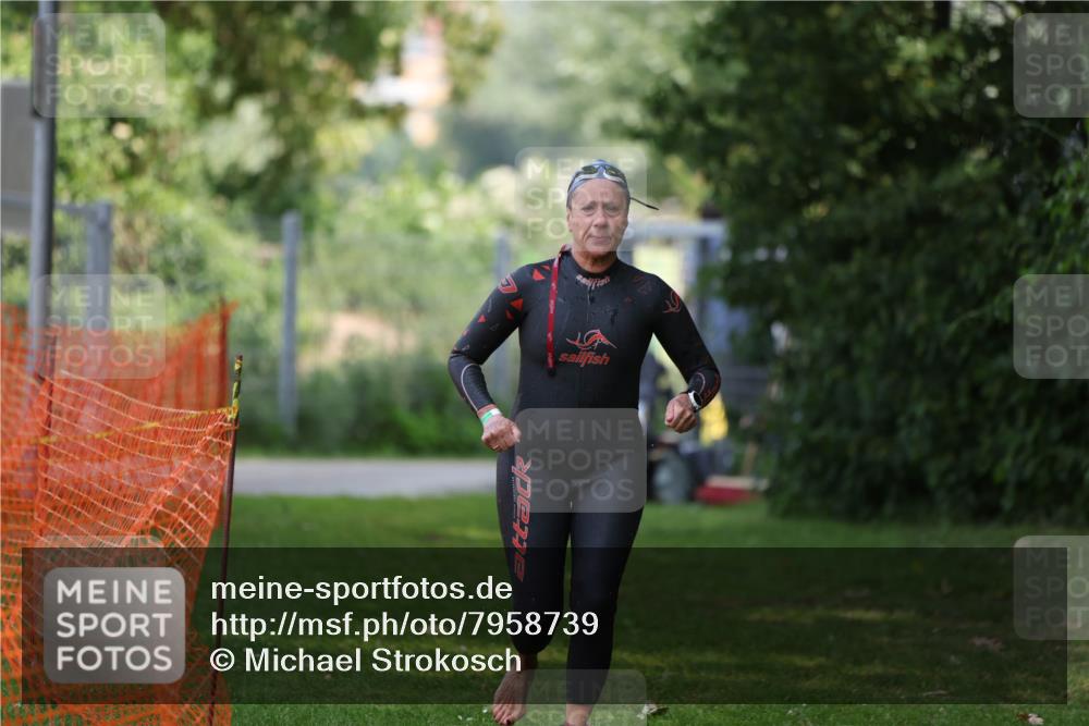 15.06.2025 - 7 Türme Triathlon Michael Strokosch http://msf.ph/oto/7958739 15.06.2025 12:41:08 Schwimmen 462, 487 meine-sportfotos.de