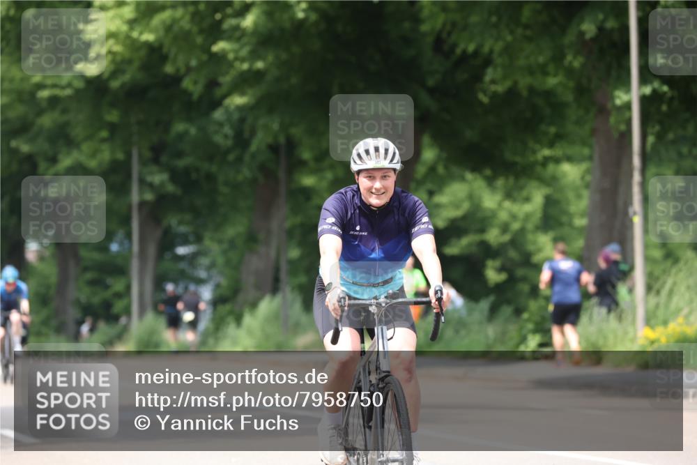 15.06.2025 - 7 Türme Triathlon Yannick Fuchs http://msf.ph/oto/7958750 15.06.2025 13:46:38 Radfahren 243, 381, 813 meine-sportfotos.de