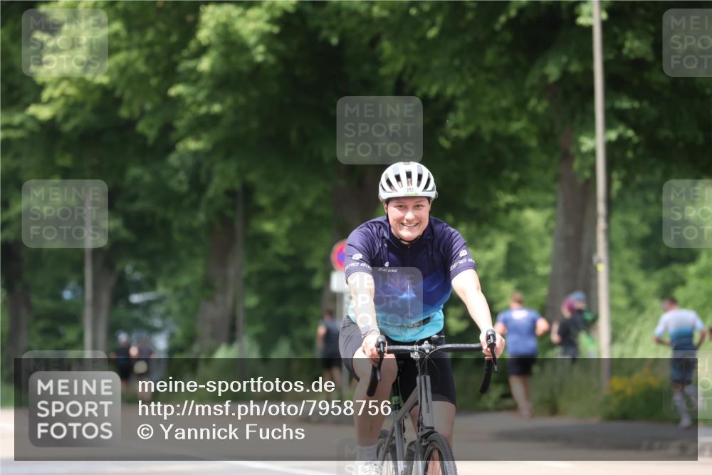 15.06.2025 - 7 Türme Triathlon Yannick Fuchs http://msf.ph/oto/7958756 15.06.2025 13:46:38 Radfahren 243, 381, 813 meine-sportfotos.de