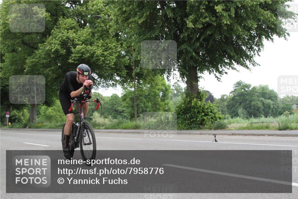 15.06.2025 - 7 Türme Triathlon Yannick Fuchs http://msf.ph/oto/7958776 15.06.2025 11:15:39 Radfahren  meine-sportfotos.de