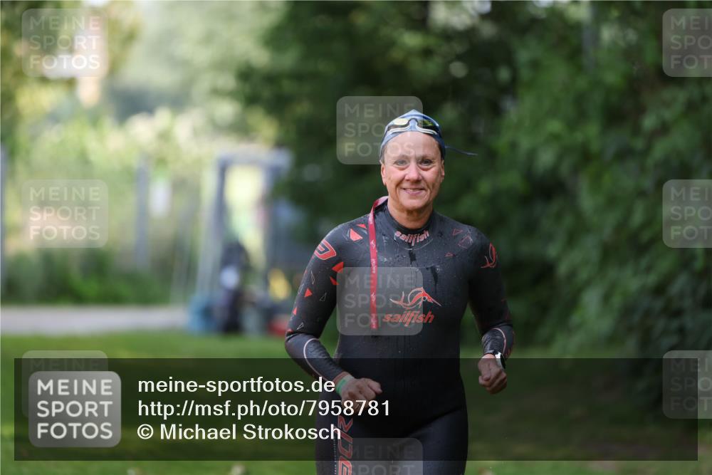 15.06.2025 - 7 Türme Triathlon Michael Strokosch http://msf.ph/oto/7958781 15.06.2025 12:41:09 Schwimmen 462, 487 meine-sportfotos.de
