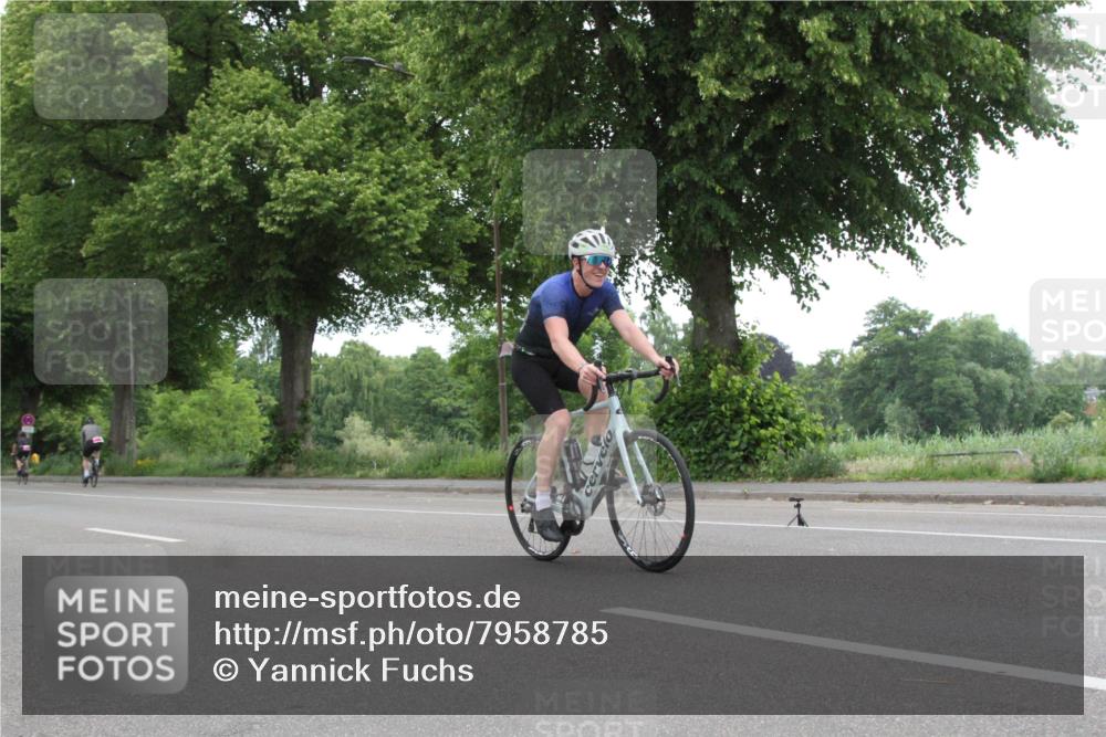 15.06.2025 - 7 Türme Triathlon Yannick Fuchs http://msf.ph/oto/7958785 15.06.2025 11:15:57 Radfahren  meine-sportfotos.de