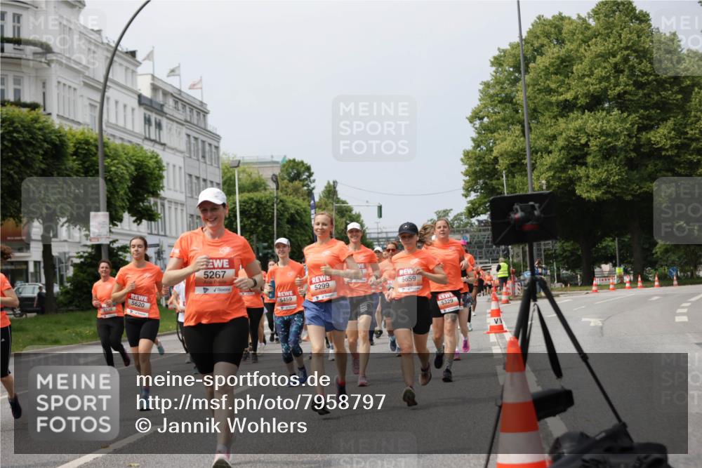 15.06.2025 - REWE Women's Run Jannik Wohlers http://msf.ph/oto/7958797 15.06.2025 09:44:35 Laufen 5620, 5267, 5299, 5659, 5459, 5329 meine-sportfotos.de