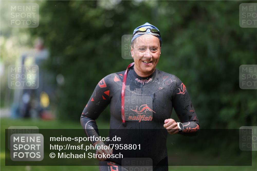 15.06.2025 - 7 Türme Triathlon Michael Strokosch http://msf.ph/oto/7958801 15.06.2025 12:41:10 Schwimmen 462, 487 meine-sportfotos.de