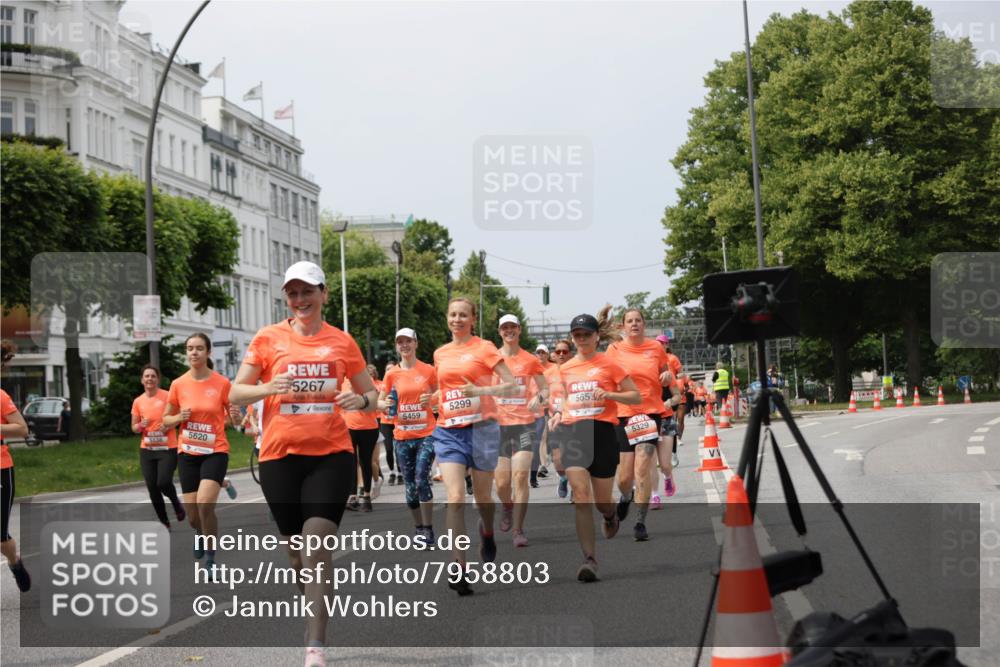 15.06.2025 - REWE Women's Run Jannik Wohlers http://msf.ph/oto/7958803 15.06.2025 09:44:35 Laufen 5138, 5620, 5267, 5299, 5459, 565, 5329 meine-sportfotos.de