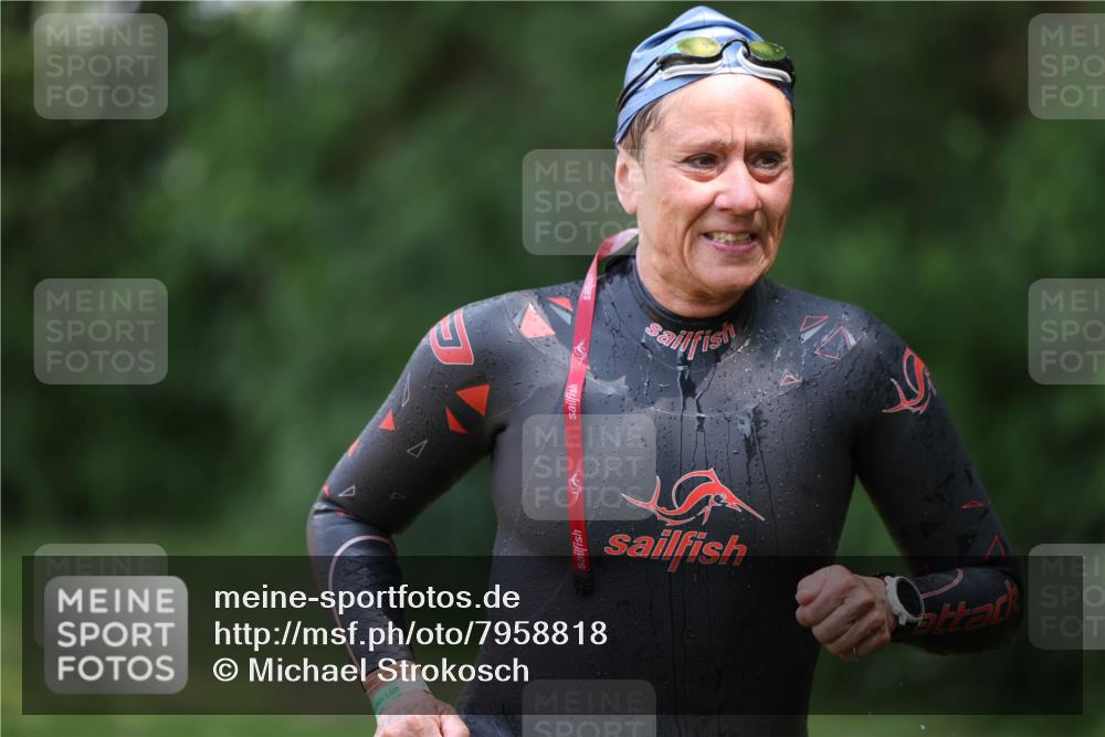 15.06.2025 - 7 Türme Triathlon Michael Strokosch http://msf.ph/oto/7958818 15.06.2025 12:41:11 Schwimmen 462, 487 meine-sportfotos.de