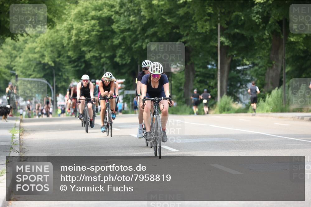 15.06.2025 - 7 Türme Triathlon Yannick Fuchs http://msf.ph/oto/7958819 15.06.2025 13:46:45 Radfahren 243, 381, 735, 752, 788, 888, 957, 968, 976, 1109, 1113 meine-sportfotos.de