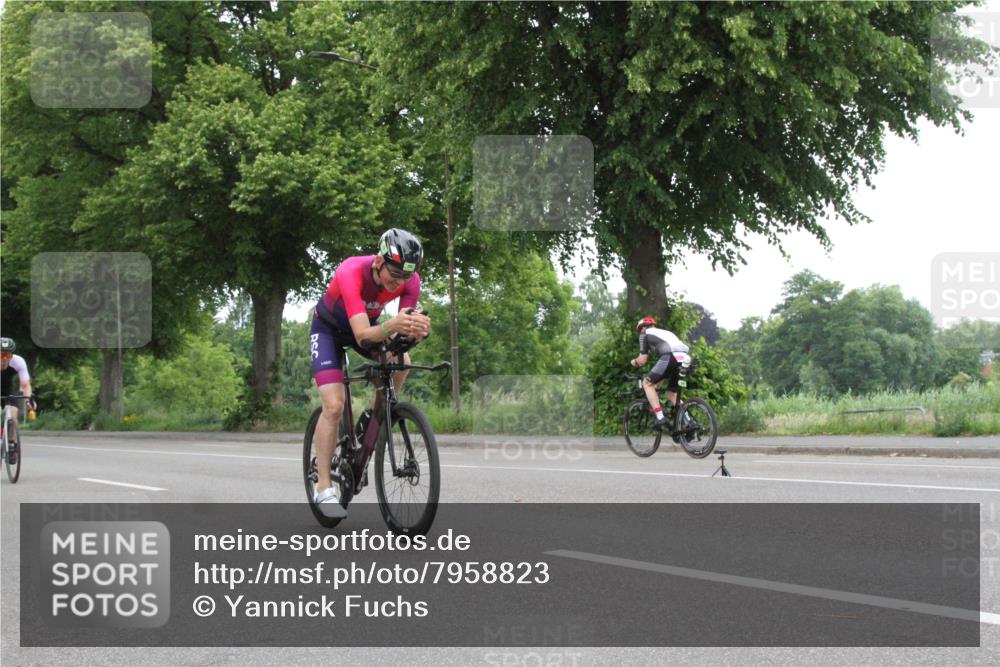 15.06.2025 - 7 Türme Triathlon Yannick Fuchs http://msf.ph/oto/7958823 15.06.2025 11:16:49 Radfahren  meine-sportfotos.de