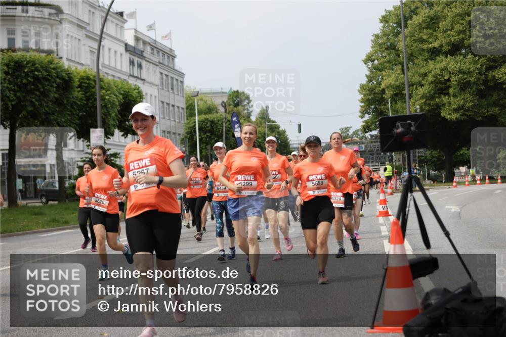 15.06.2025 - REWE Women's Run Jannik Wohlers http://msf.ph/oto/7958826 15.06.2025 09:44:36 Laufen 5620, 5267, 5408, 158, 5299, 5459, 5659, 5329 meine-sportfotos.de