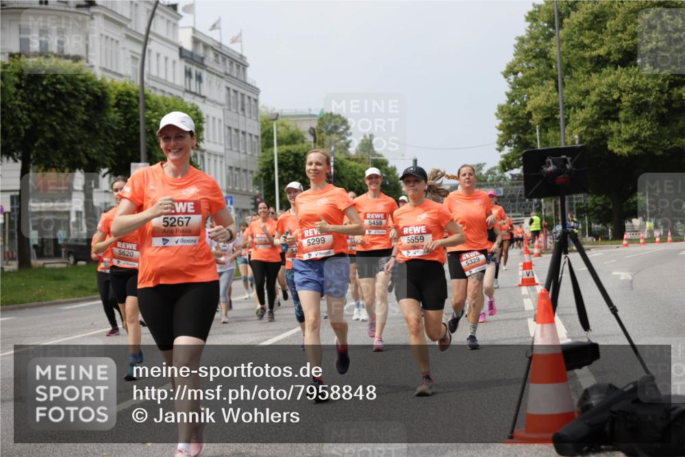 15.06.2025 - REWE Women's Run Jannik Wohlers http://msf.ph/oto/7958848 15.06.2025 09:44:36 Laufen 5267, 5620, 54, 5299, 5458, 5659, 4, 5329 meine-sportfotos.de