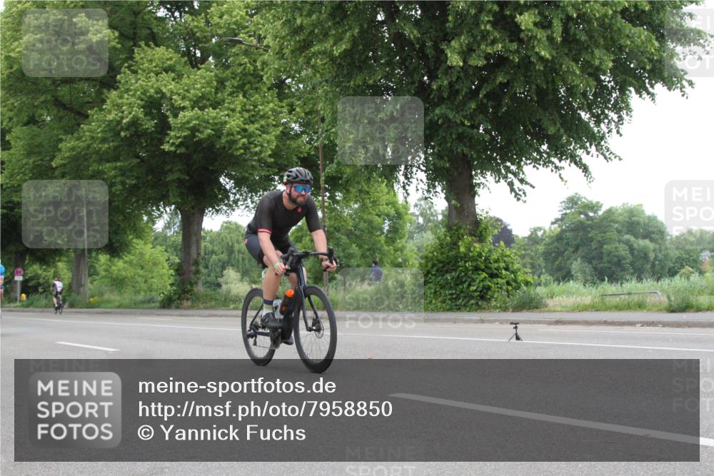 15.06.2025 - 7 Türme Triathlon Yannick Fuchs http://msf.ph/oto/7958850 15.06.2025 11:16:53 Radfahren  meine-sportfotos.de