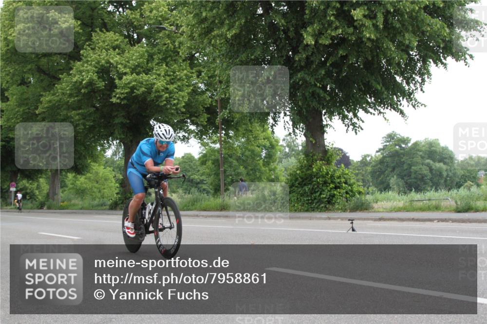 15.06.2025 - 7 Türme Triathlon Yannick Fuchs http://msf.ph/oto/7958861 15.06.2025 11:16:54 Radfahren  meine-sportfotos.de