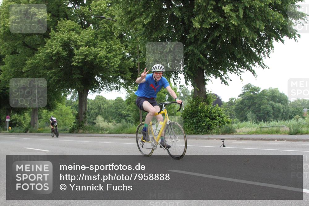 15.06.2025 - 7 Türme Triathlon Yannick Fuchs http://msf.ph/oto/7958888 15.06.2025 11:17:38 Radfahren  meine-sportfotos.de