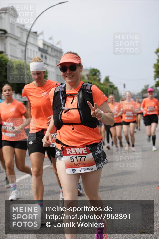 15.06.2025 - REWE Women's Run Jannik Wohlers http://msf.ph/oto/7958891 15.06.2025 09:44:41 Laufen 5412, 50, 5177 meine-sportfotos.de