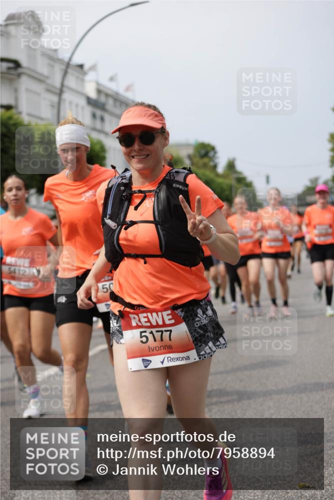 15.06.2025 - REWE Women's Run Jannik Wohlers http://msf.ph/oto/7958894 15.06.2025 09:44:41 Laufen 5412, 50, 5177 meine-sportfotos.de
