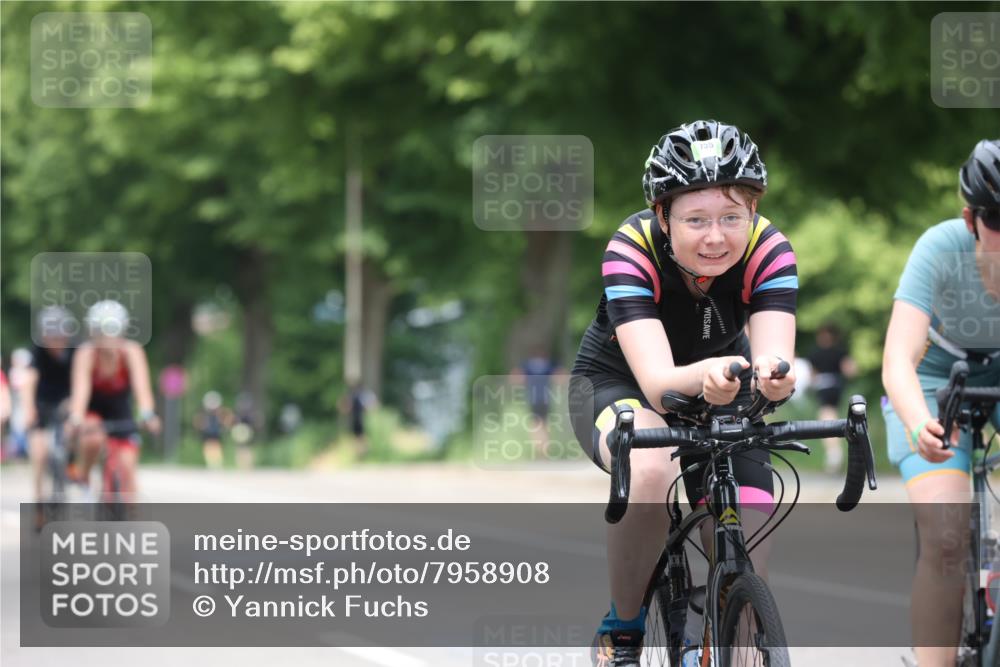 15.06.2025 - 7 Türme Triathlon Yannick Fuchs http://msf.ph/oto/7958908 15.06.2025 13:46:49 Radfahren 581, 726, 735, 752, 788, 888, 957, 968, 976, 1109, 1113 meine-sportfotos.de