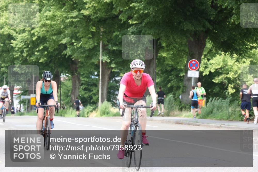 15.06.2025 - 7 Türme Triathlon Yannick Fuchs http://msf.ph/oto/7958923 15.06.2025 13:46:54 Radfahren 581, 726, 929, 957, 1113 meine-sportfotos.de