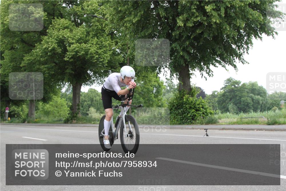 15.06.2025 - 7 Türme Triathlon Yannick Fuchs http://msf.ph/oto/7958934 15.06.2025 11:18:04 Radfahren  meine-sportfotos.de