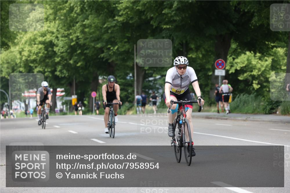15.06.2025 - 7 Türme Triathlon Yannick Fuchs http://msf.ph/oto/7958954 15.06.2025 13:46:58 Radfahren 474, 581, 726, 929 meine-sportfotos.de