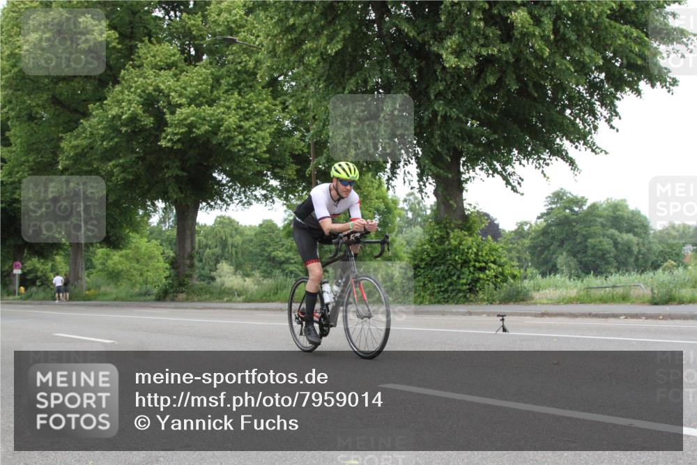 15.06.2025 - 7 Türme Triathlon Yannick Fuchs http://msf.ph/oto/7959014 15.06.2025 11:20:55 Radfahren  meine-sportfotos.de