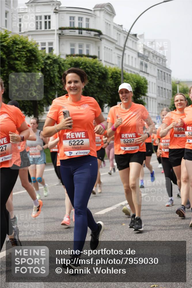 15.06.2025 - REWE Women's Run Jannik Wohlers http://msf.ph/oto/7959030 15.06.2025 09:44:43 Laufen 27, 5222, 03, 5437, 5297, 5657, 564, 52 meine-sportfotos.de