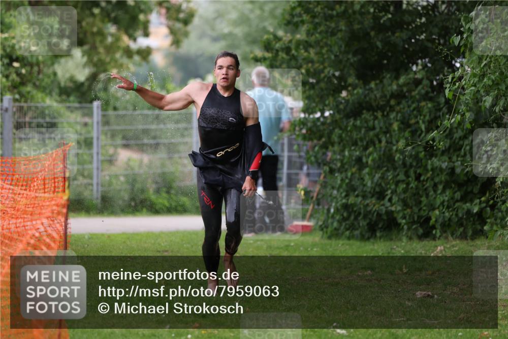 15.06.2025 - 7 Türme Triathlon Michael Strokosch http://msf.ph/oto/7959063 15.06.2025 12:05:32 Schwimmen 652 meine-sportfotos.de