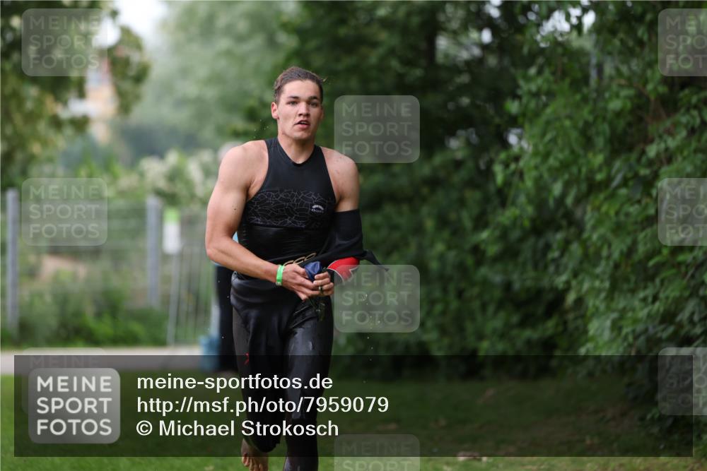 15.06.2025 - 7 Türme Triathlon Michael Strokosch http://msf.ph/oto/7959079 15.06.2025 12:05:33 Schwimmen 652 meine-sportfotos.de