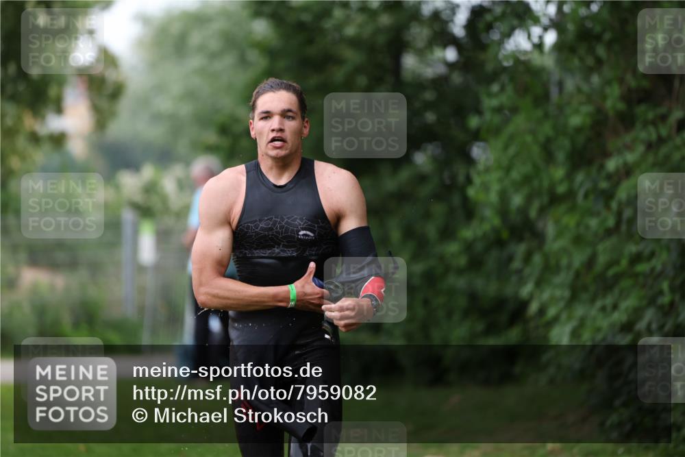 15.06.2025 - 7 Türme Triathlon Michael Strokosch http://msf.ph/oto/7959082 15.06.2025 12:05:34 Schwimmen 652 meine-sportfotos.de