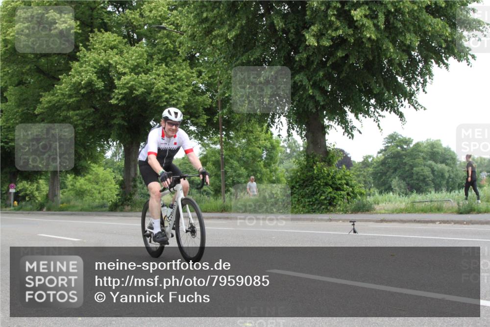 15.06.2025 - 7 Türme Triathlon Yannick Fuchs http://msf.ph/oto/7959085 15.06.2025 11:24:10 Radfahren  meine-sportfotos.de