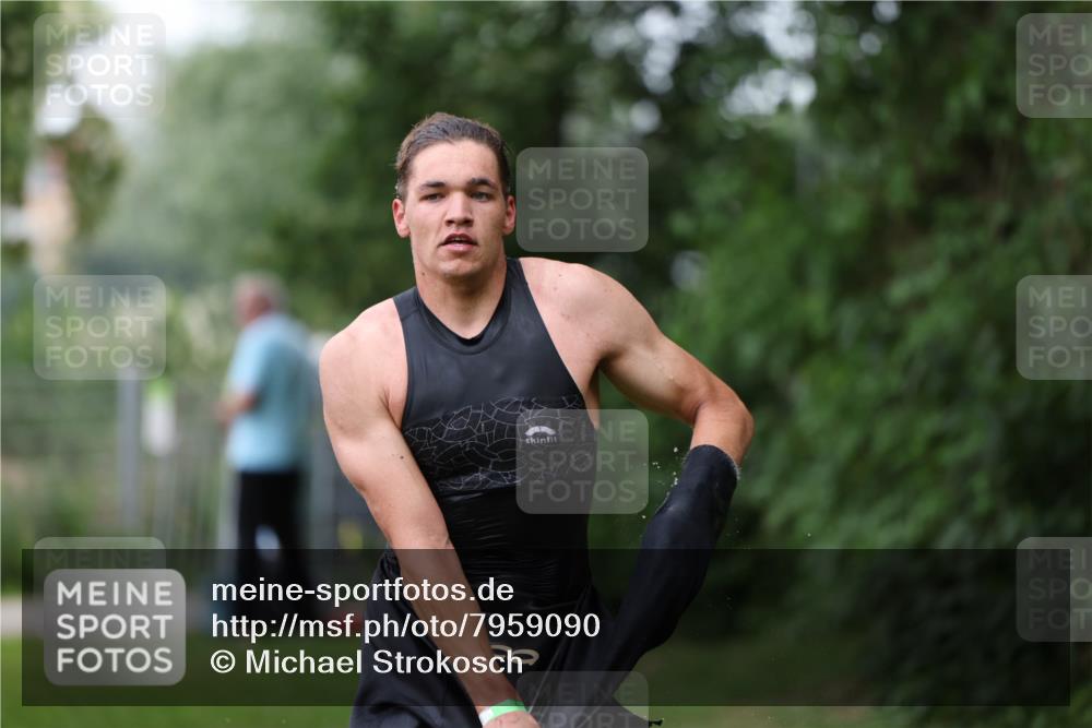 15.06.2025 - 7 Türme Triathlon Michael Strokosch http://msf.ph/oto/7959090 15.06.2025 12:05:34 Schwimmen 652 meine-sportfotos.de