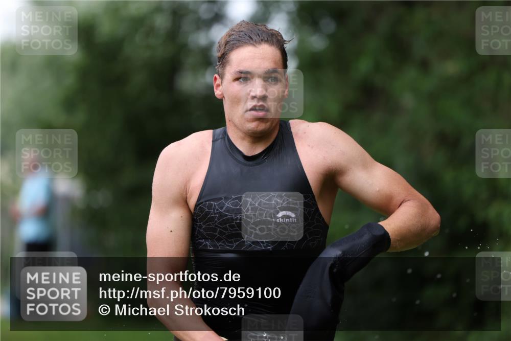 15.06.2025 - 7 Türme Triathlon Michael Strokosch http://msf.ph/oto/7959100 15.06.2025 12:05:35 Schwimmen 652 meine-sportfotos.de