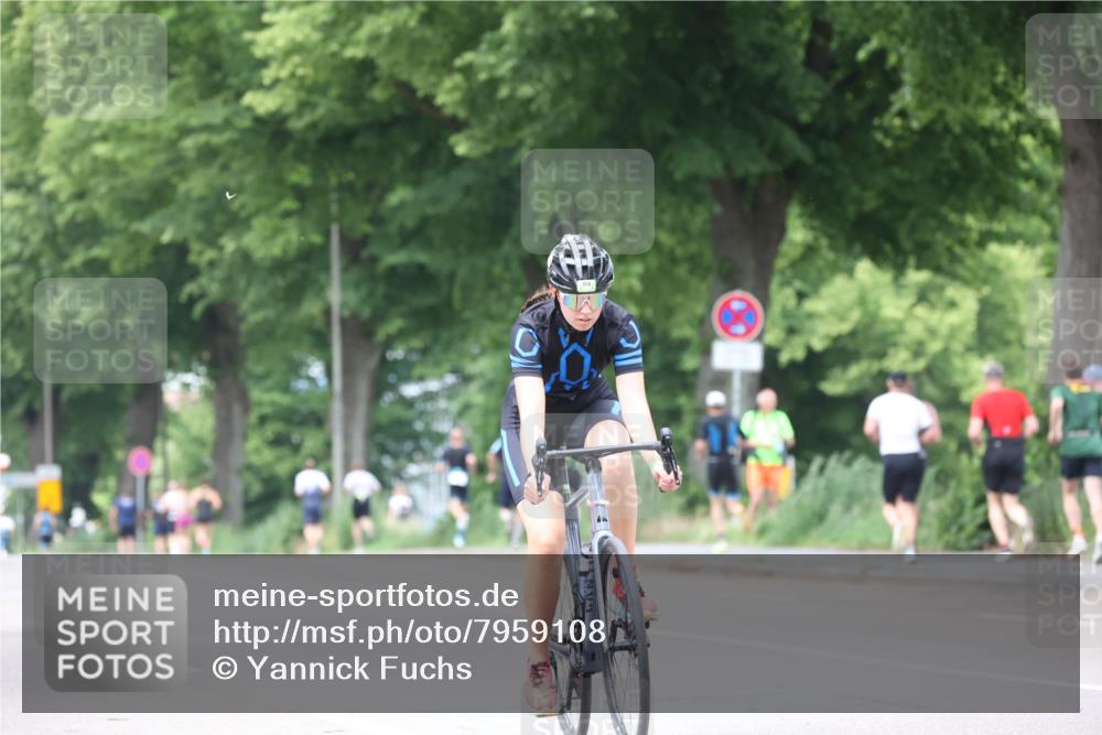 15.06.2025 - 7 Türme Triathlon Yannick Fuchs http://msf.ph/oto/7959108 15.06.2025 13:47:21 Radfahren 785, 931, 1174 meine-sportfotos.de