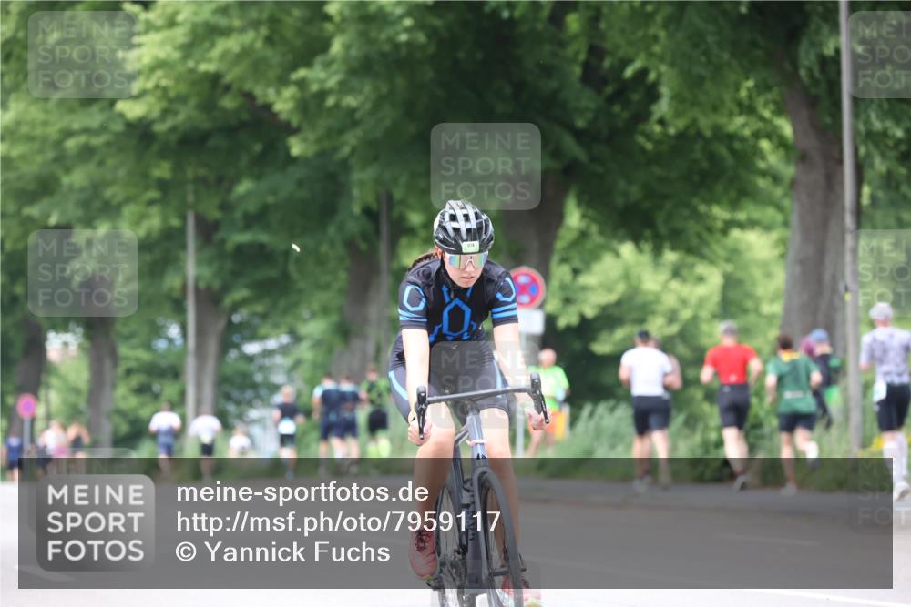 15.06.2025 - 7 Türme Triathlon Yannick Fuchs http://msf.ph/oto/7959117 15.06.2025 13:47:22 Radfahren 785, 931, 1174 meine-sportfotos.de