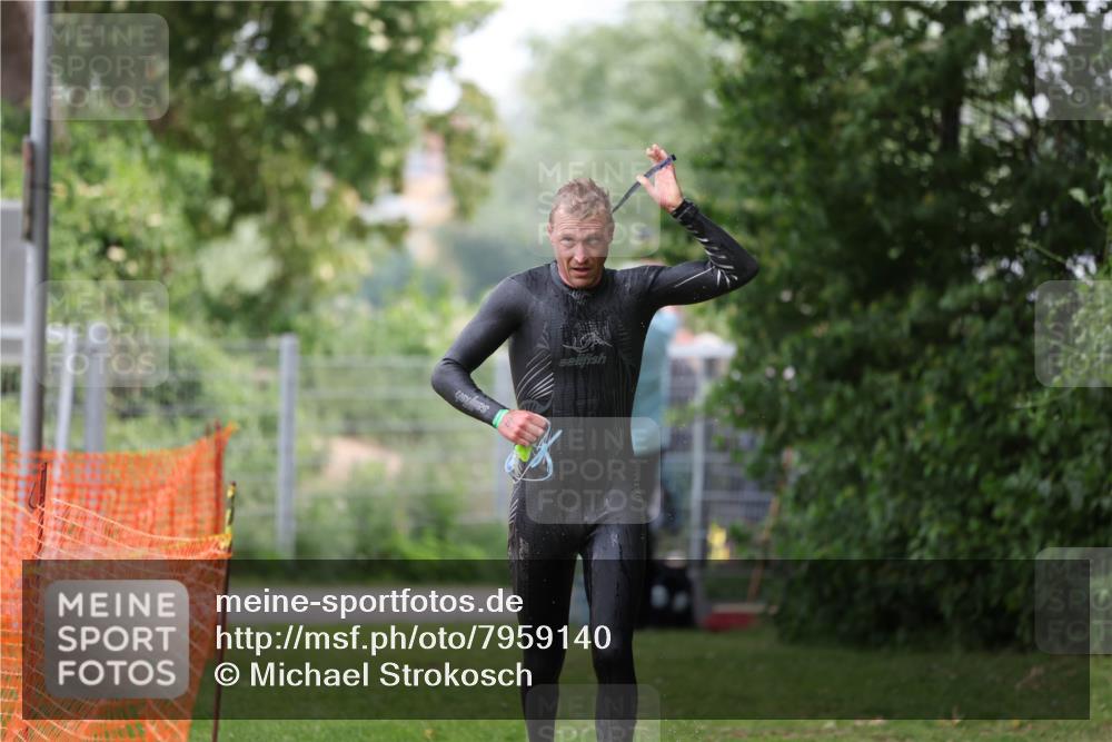 15.06.2025 - 7 Türme Triathlon Michael Strokosch http://msf.ph/oto/7959140 15.06.2025 12:07:32 Schwimmen 460, 618 meine-sportfotos.de