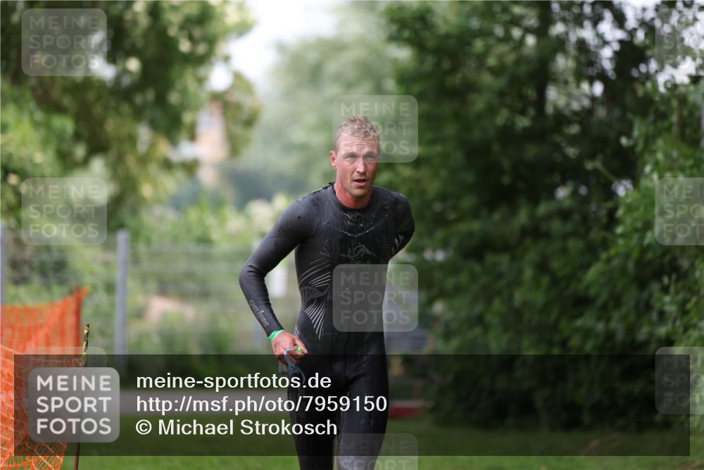 15.06.2025 - 7 Türme Triathlon Michael Strokosch http://msf.ph/oto/7959150 15.06.2025 12:07:33 Schwimmen 460, 618 meine-sportfotos.de