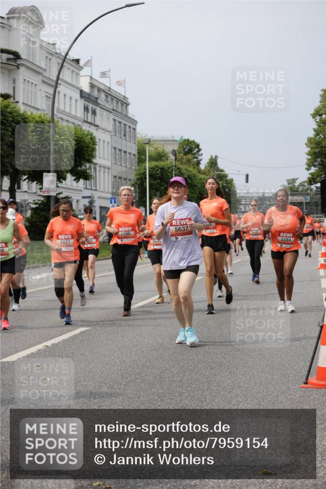 15.06.2025 - REWE Women's Run Jannik Wohlers http://msf.ph/oto/7959154 15.06.2025 09:44:46 Laufen 5521, 5625, 26, 5596, 5649, 5637, 189, 5653, 5584 meine-sportfotos.de