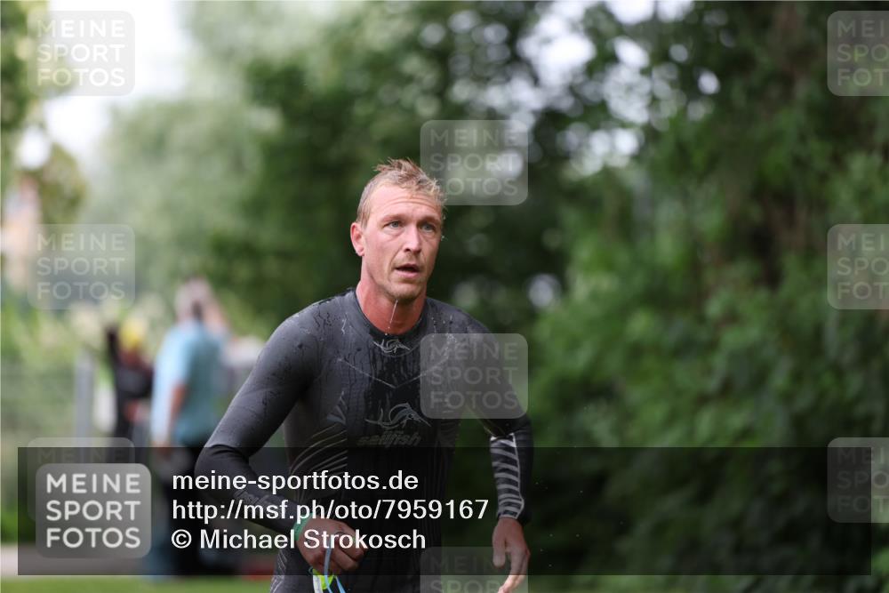 15.06.2025 - 7 Türme Triathlon Michael Strokosch http://msf.ph/oto/7959167 15.06.2025 12:07:34 Schwimmen 460, 618 meine-sportfotos.de