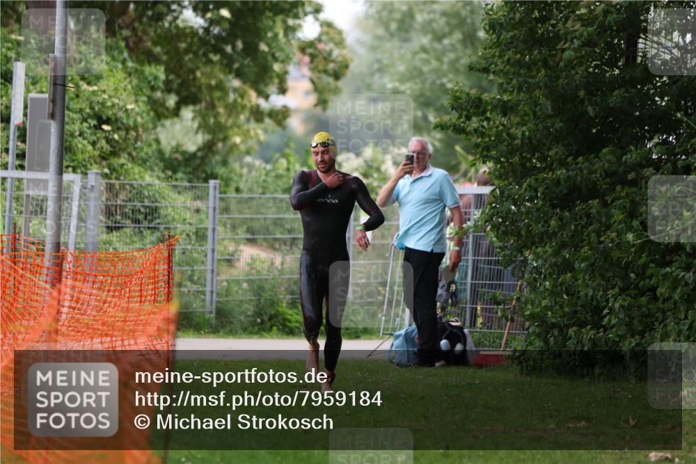 15.06.2025 - 7 Türme Triathlon Michael Strokosch http://msf.ph/oto/7959184 15.06.2025 12:07:37 Schwimmen 460, 618 meine-sportfotos.de