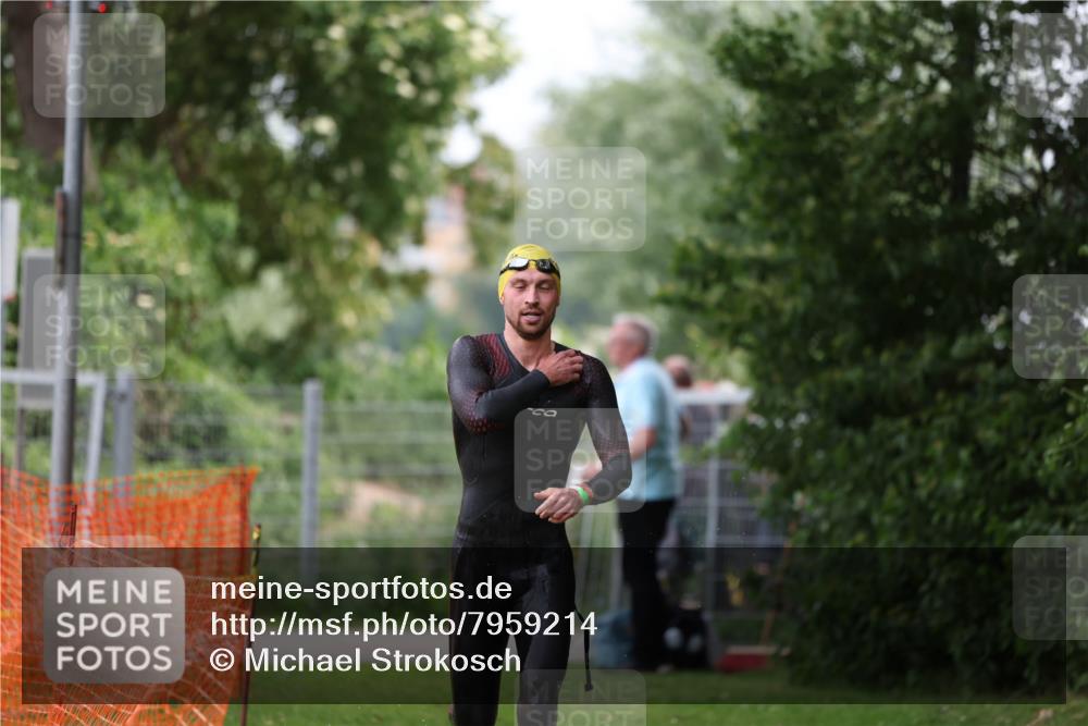 15.06.2025 - 7 Türme Triathlon Michael Strokosch http://msf.ph/oto/7959214 15.06.2025 12:07:40 Schwimmen 460, 618 meine-sportfotos.de