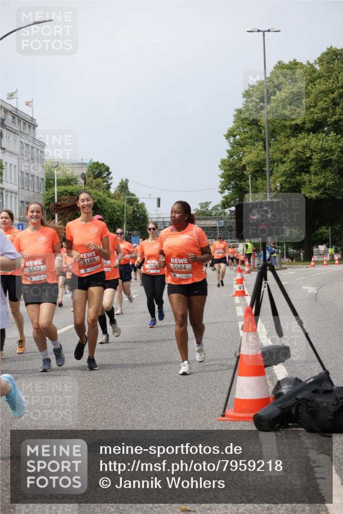 15.06.2025 - REWE Women's Run Jannik Wohlers http://msf.ph/oto/7959218 15.06.2025 09:44:47 Laufen 5522, 5189, 710, 5584 meine-sportfotos.de